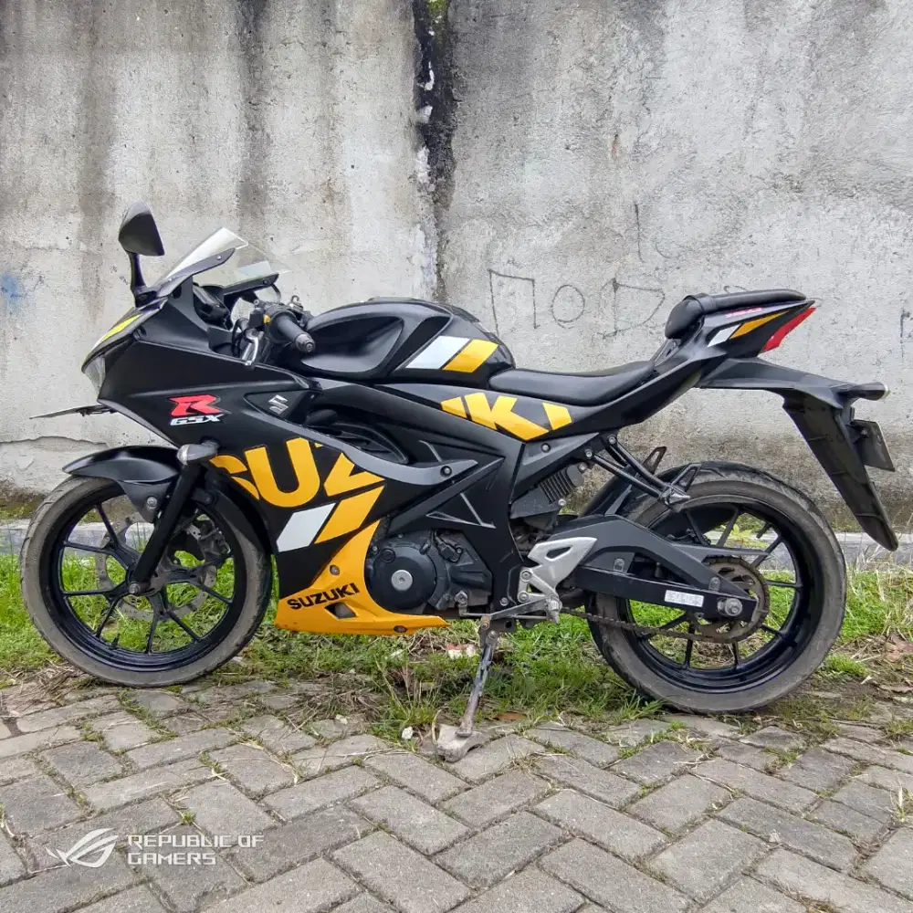 Suzuki GSX-R150 Tahun 2017 warna Hitam
