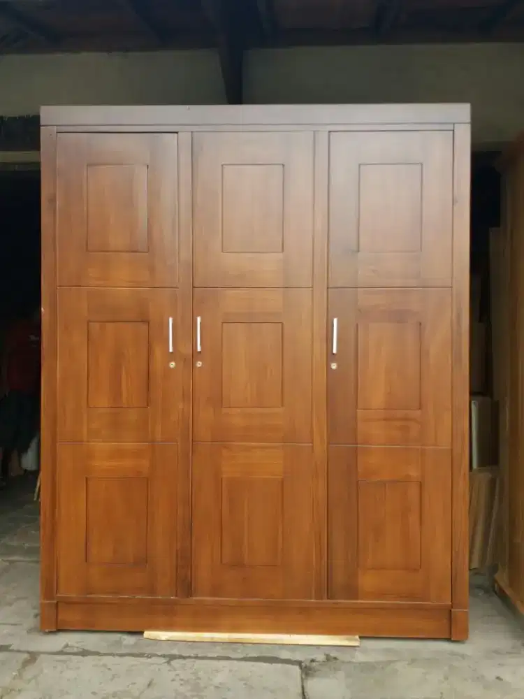Lemari Pakaian Minimalis 3 Pintu