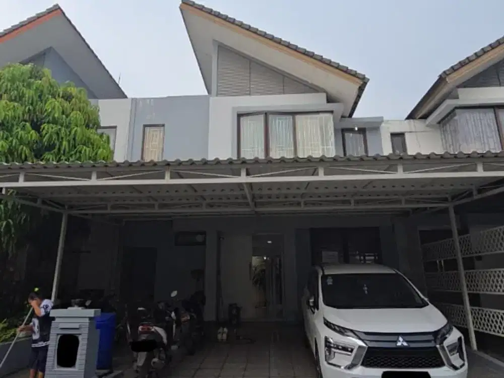 Rumah 2 Lantai 3+1 Kamar Semi Furnished Barat di Serenade Lake