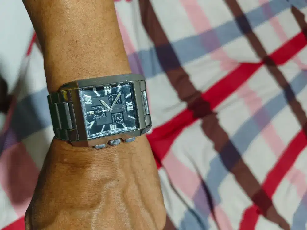 Jam police ori kotak istmewa