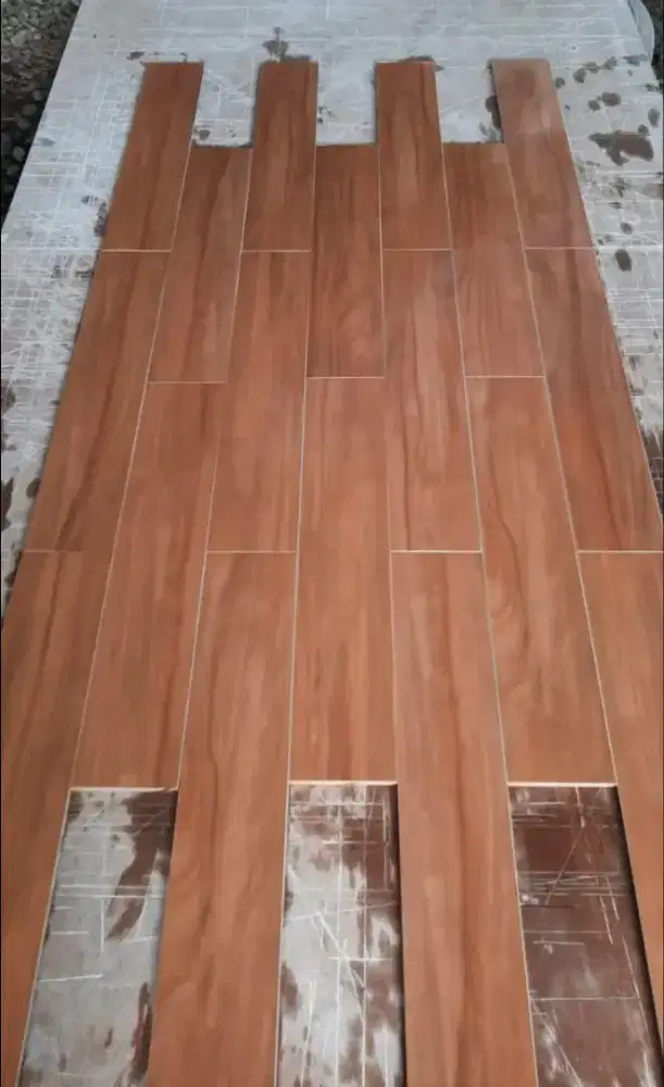 Granite lantai motif kayu