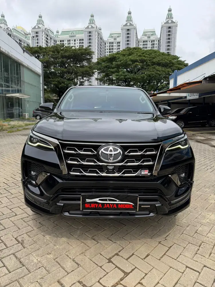 TOYOTA FORTUNER GR SPORT 2.8 4X4 DIESEL AT NIK 2023 BLACK ON BLACK