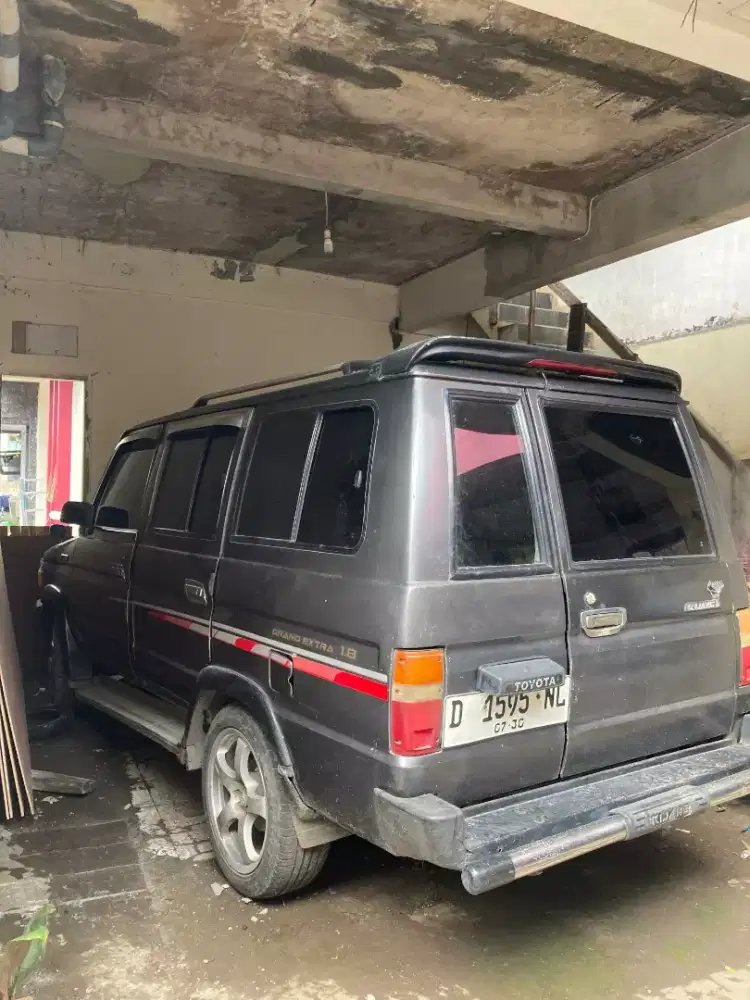Di jual cepat mobil kijang 1989 ss isi komplit