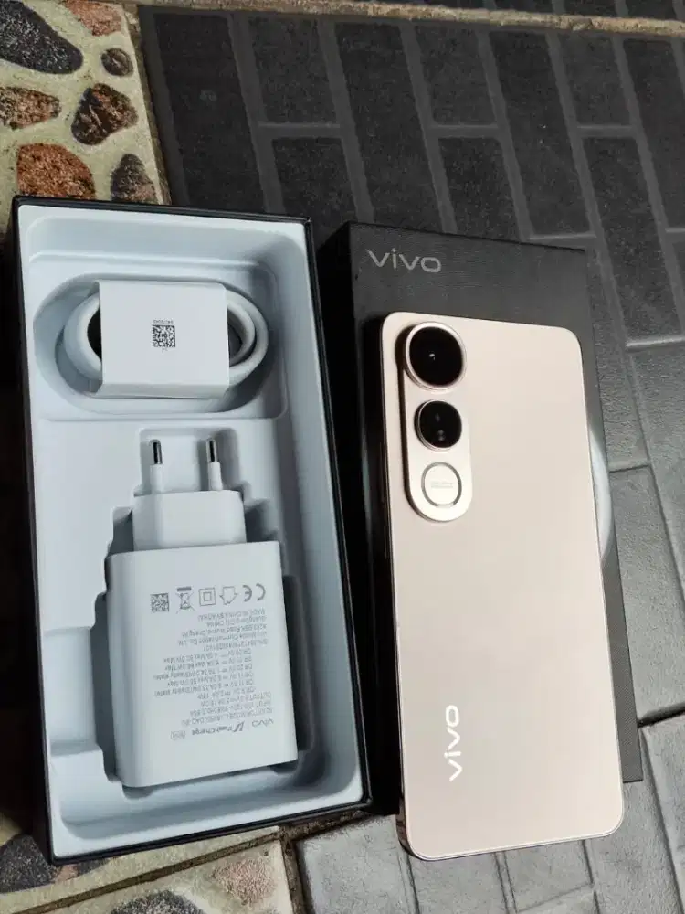 Jual hp vivo V50 lite 8/128 4G full set