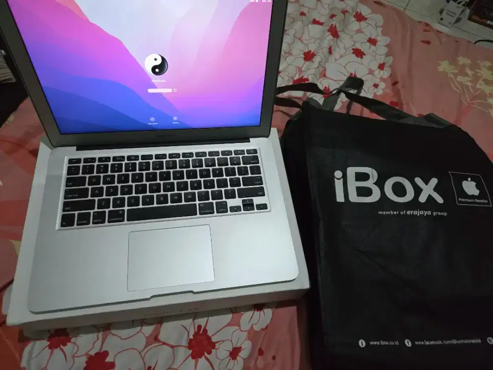 Macbook Air 13 2015 mulus Ex Ibox battery baru ganti original