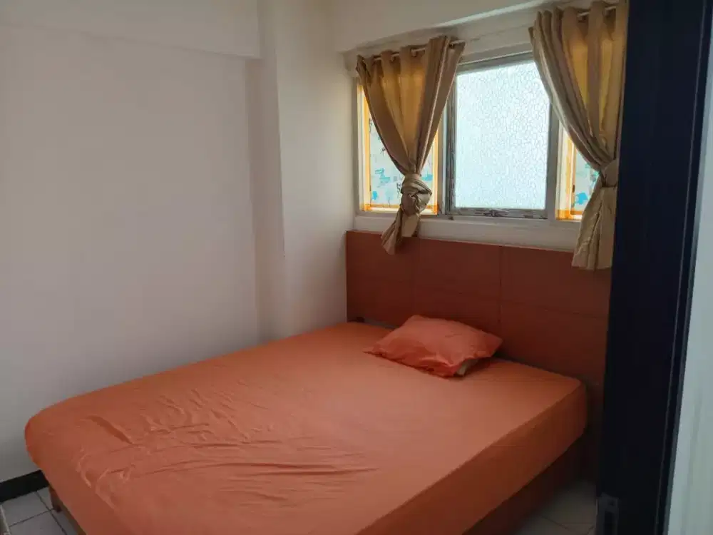 Disewakan bulanan apartemen 1 BR semi furnish , lokasi strategis