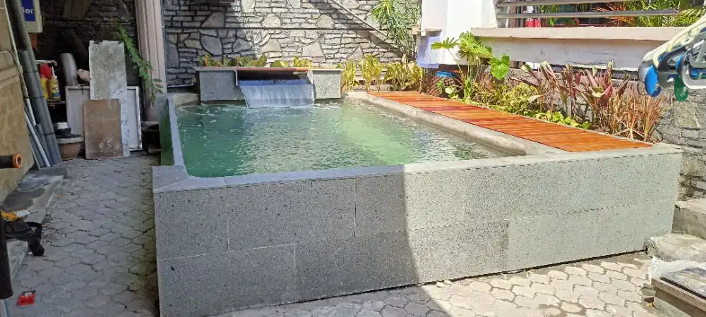 Tukang kolam ikan koi