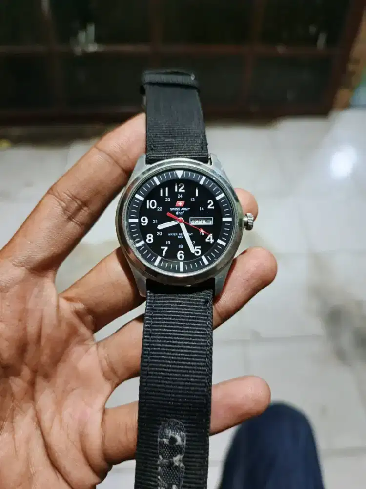 Jam Tangan Swiss Army