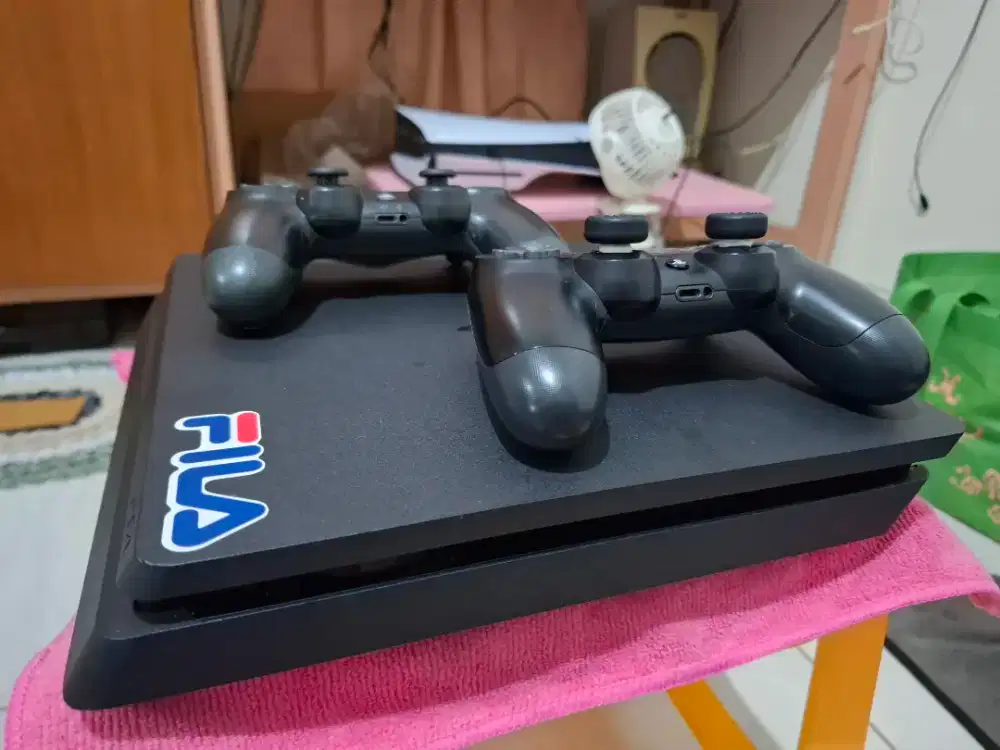 Playstation 4 slim - 1TB bonus FC23