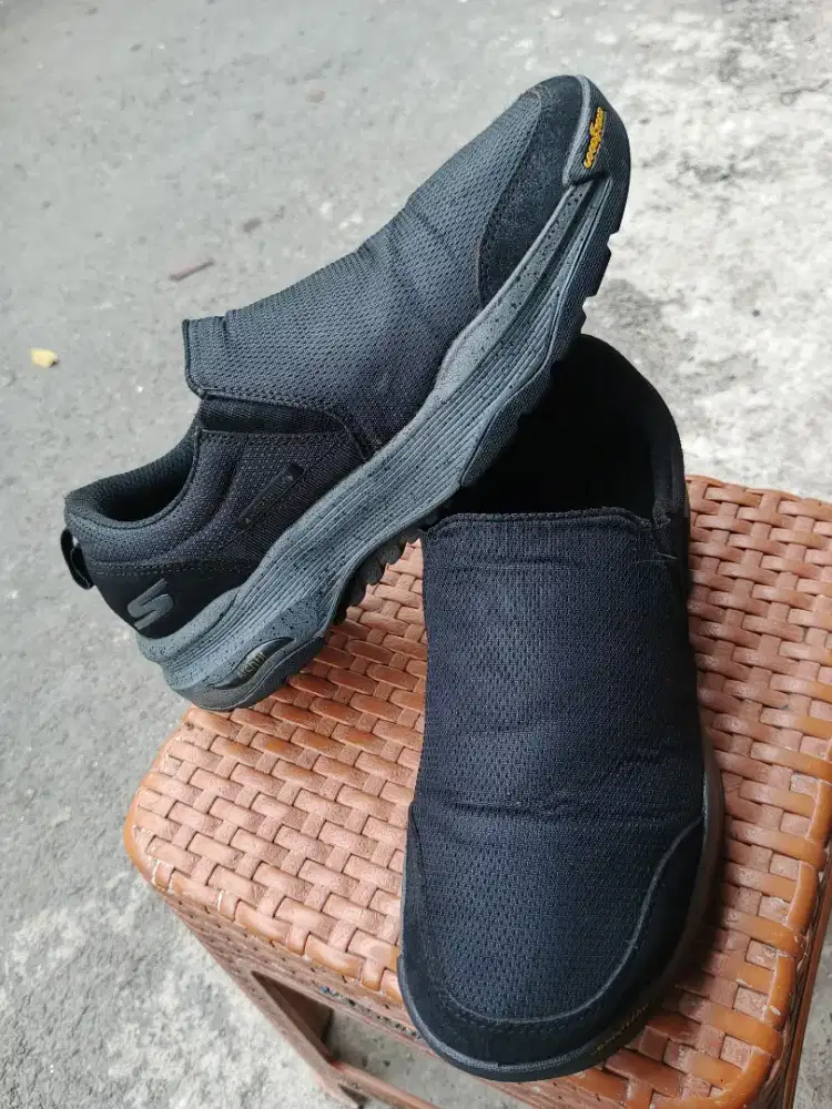 Jual sepatu Skechers slip on original size 42,5 bisa kirim bayar cod