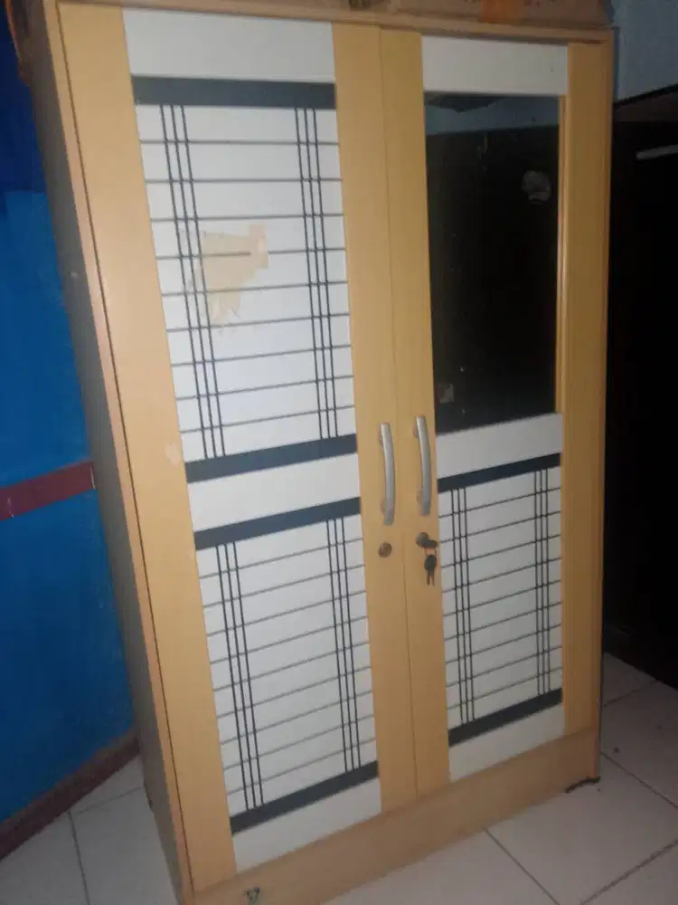 Lemari Baju Kayu