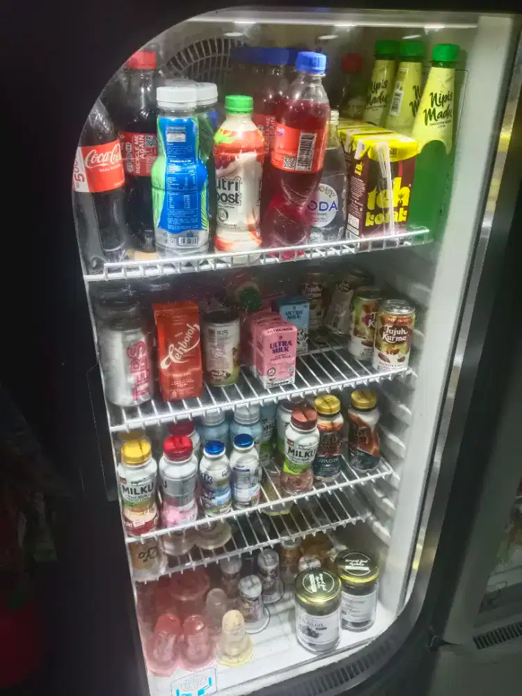 showcase bagus mulus bekas berkwalitas