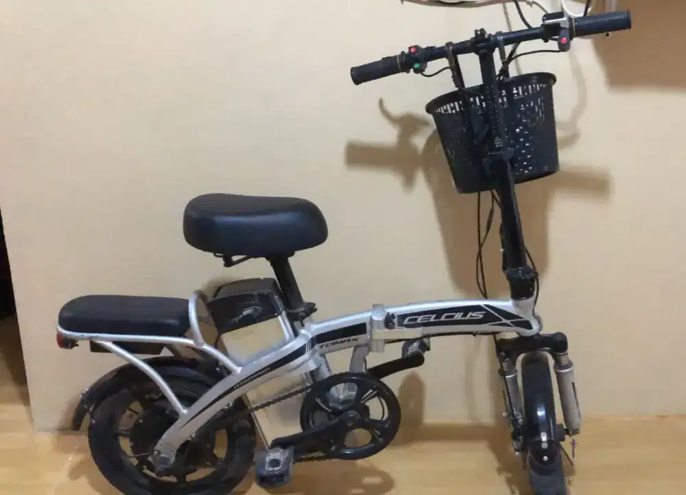 Sepeda listrik Celcius Tomax