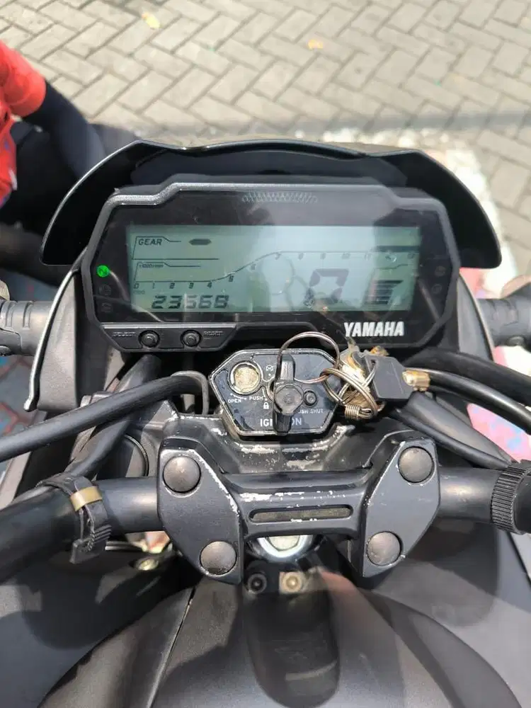 Dijual Vixion R 2019 Abu-abu istimewa low km 23rb