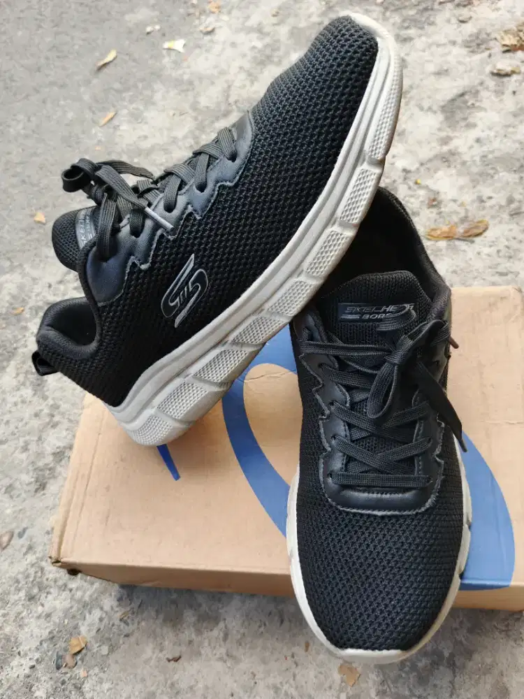 Ku uak sepatu Skechers  original size 42 bisa kirim bayar cod