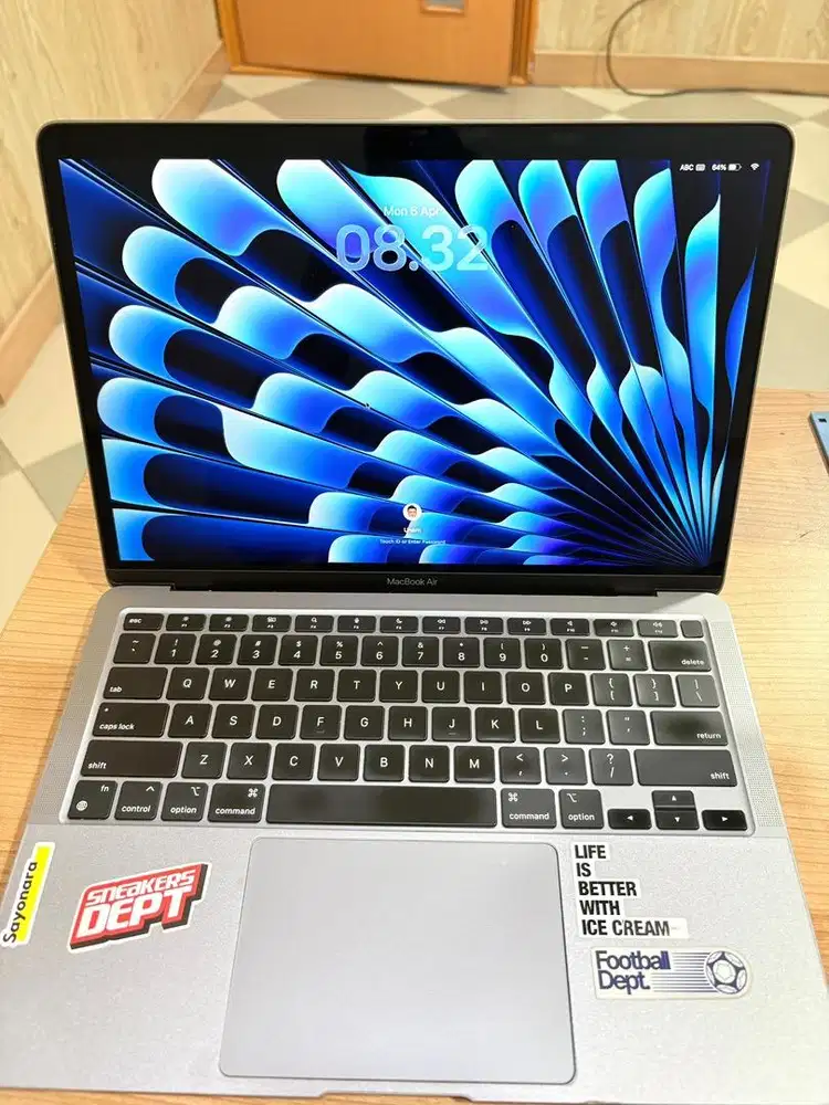 Jual Macbook Air M1 8/256 space gray kondisi mulus
