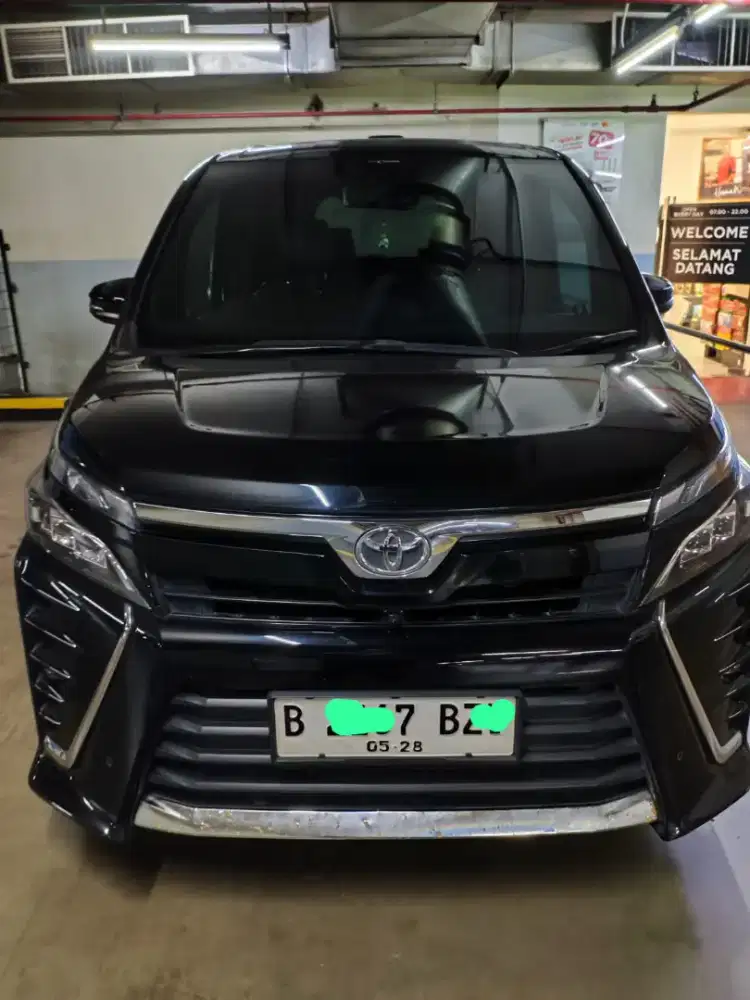 Toyota Voxy 2018 Hitam 2.000 cc