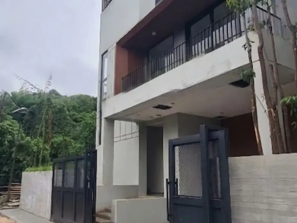 JUAL CEPAT, RUMAH HOEK 3 LANTAI, LT 140 M2, NUANSA BALI, CINERE ESTATE, DEPOK