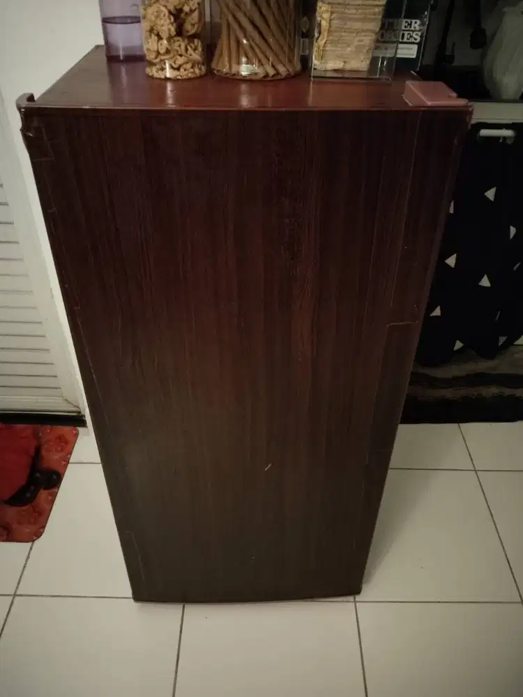 Kulkas bekas pintu 1 merk Sharp