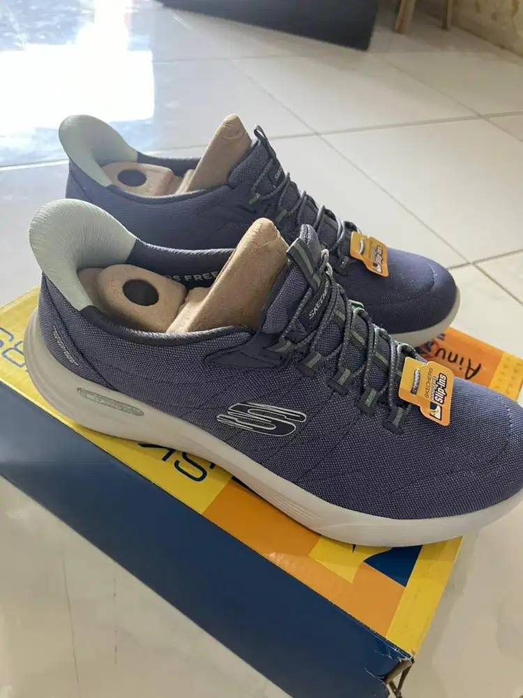 SEPATU SKECHERS BARU