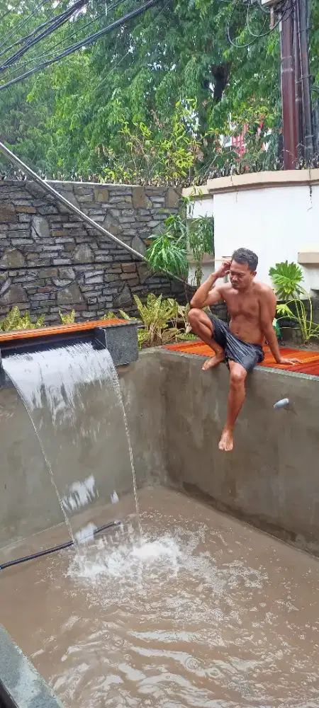 Tukang kolam ikan koi