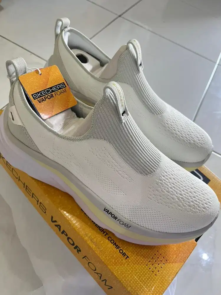 SEPATU SKECHERS BARU