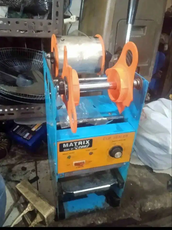 cup sealer machine