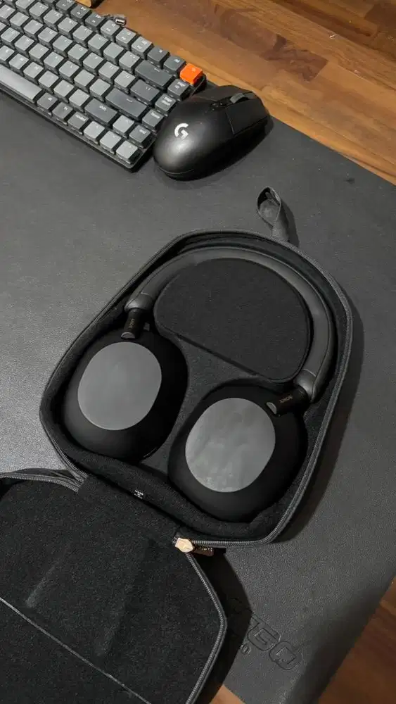 Sony WH-1000XM5 Noise Cancelling Headphone Fullset Like New