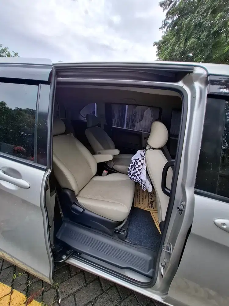 Honda Freed 2011 Listrik