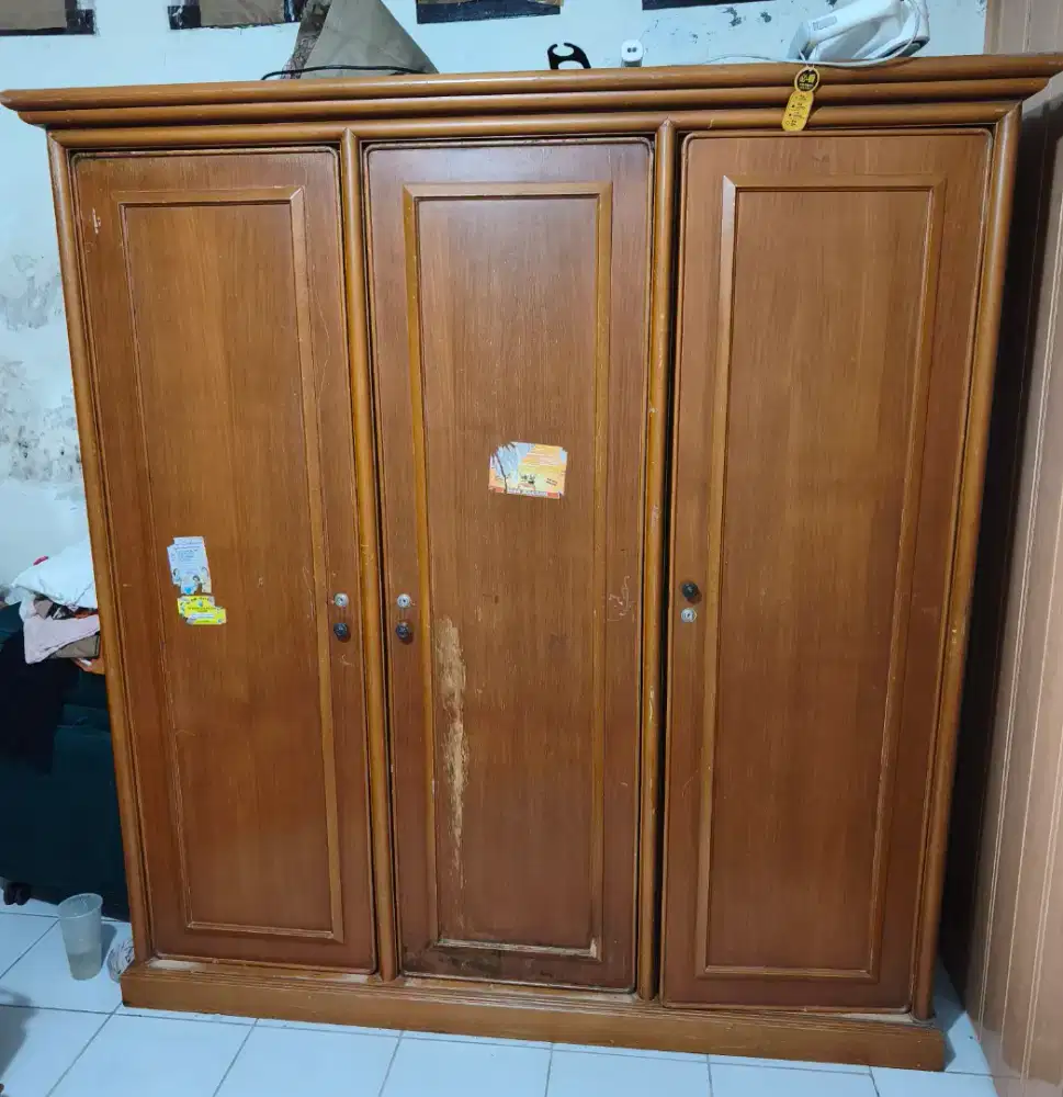 Lemari kayu 3 /tiga pintu