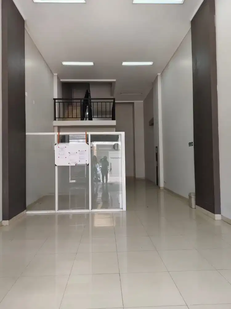 Disewakan Ruko 3,5 Lantai Siap Pakai di Emerald Summarecon Bekasi