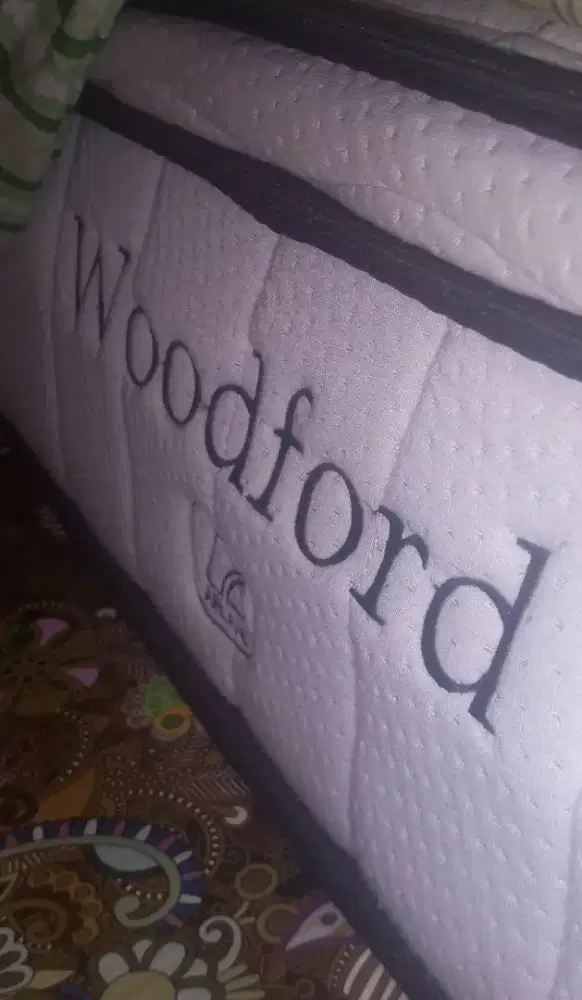 Dijual Springbed Kasur Airland Woodford + Meja Rias 1 Set.