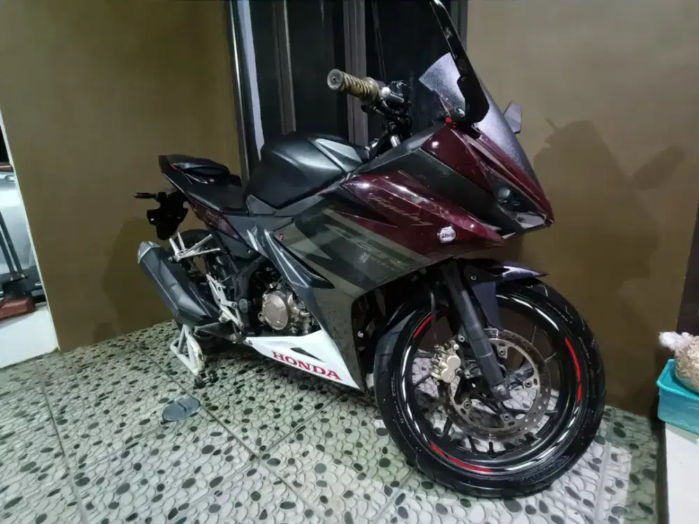 Honda CBR 2018 - Pemilik Pertama - Barang Mulus Full Skotlet