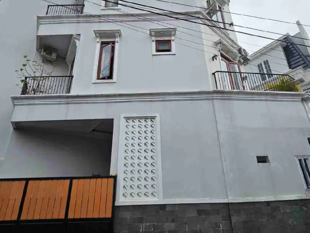 Rumah 3 1/2 lantai DiJagakarsa Jakarta Selatan