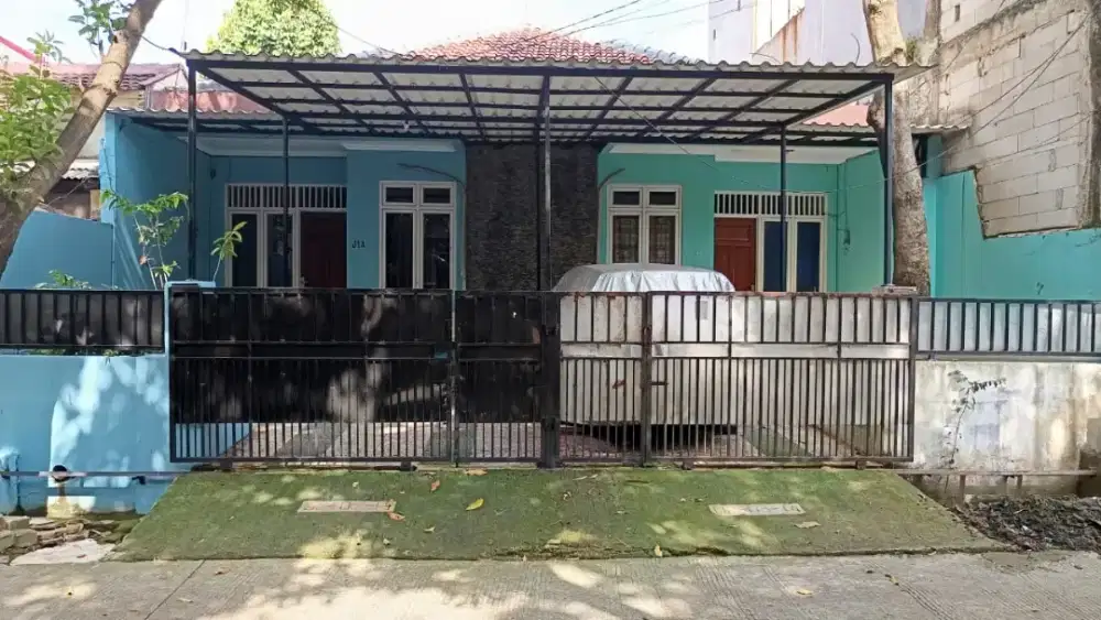 Dijual 2 rumah kaveling dampingan di Kompleks Depok Mulya 1