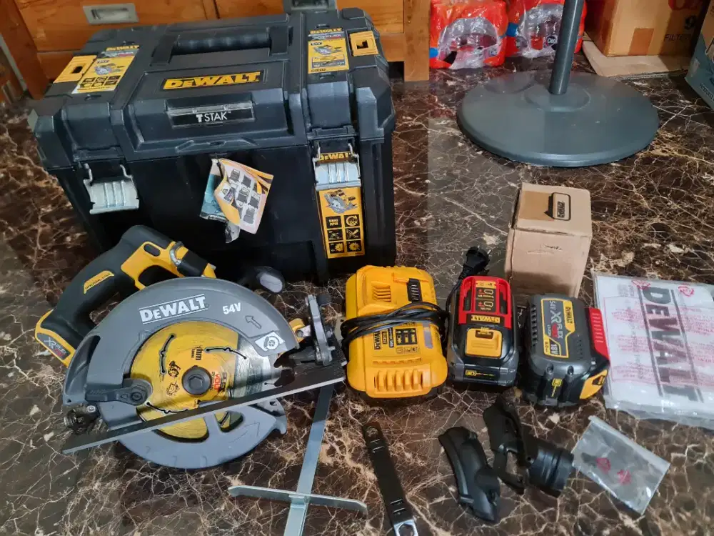 Dewalt DCS575T2 54V Max Cordless Circular Saw 184mm Flexvolt DCS575
