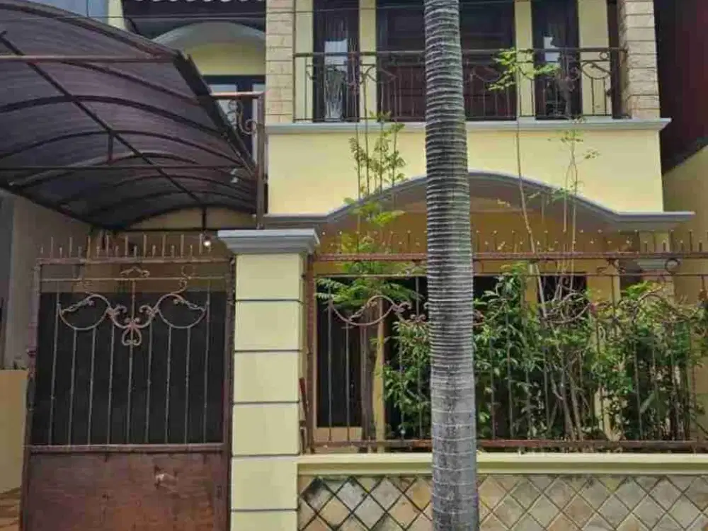 Rumah Super dengan 5Kamar Tidur di Eramas 2000 Penggilingan Cakung