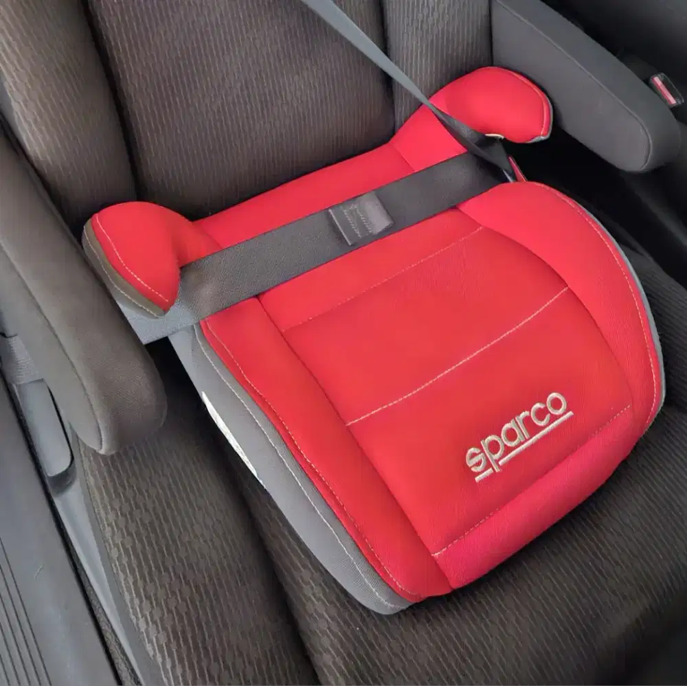 Car Seat Booster. Peninggi duduk anak di mobil