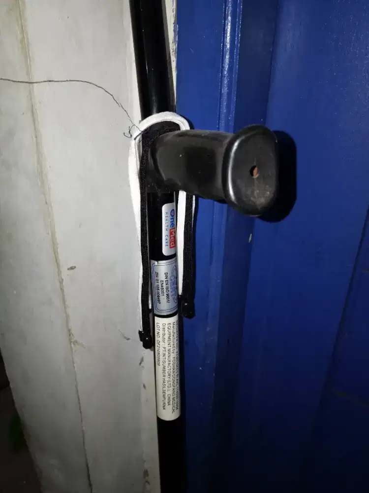 tongkat alat bantu jalan