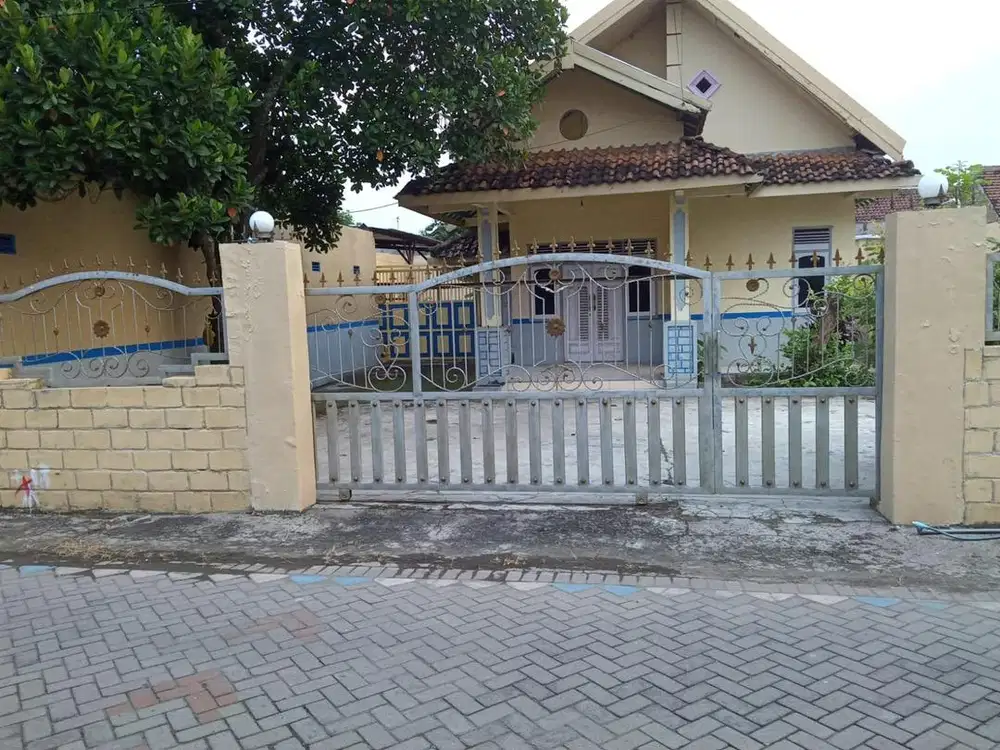 DIJUAL CEPAT TANAH DAN BANGUNAN LUAS 710 m2 lebar 20x30 m