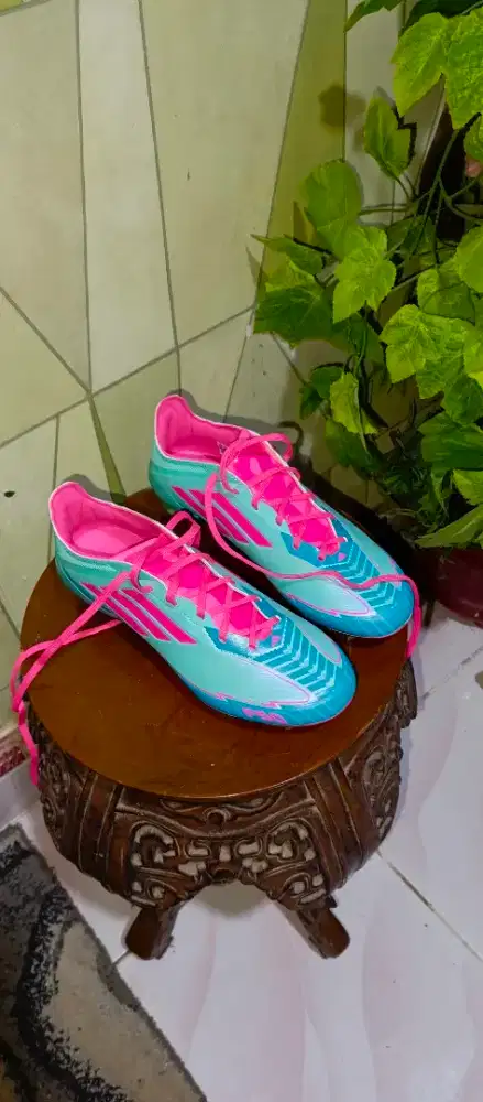 Sepatu Bola Adidas F50