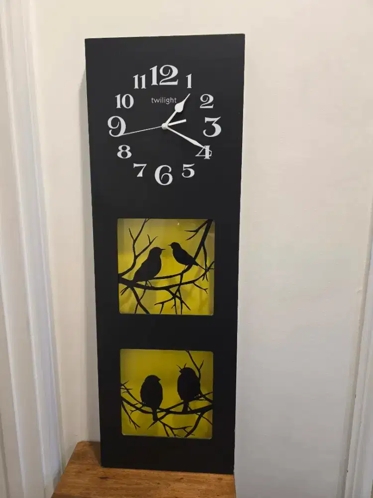 Jam dinding INFORMA hiasan motif burung ukuran 30x90