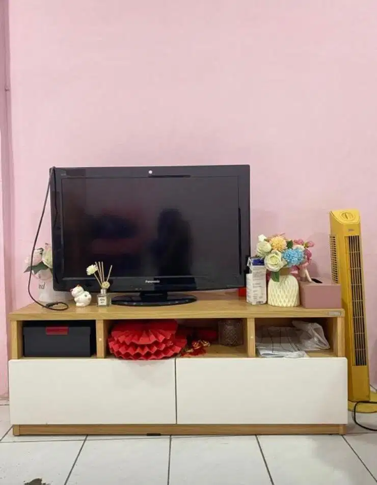 Meja Tv Like New Murah