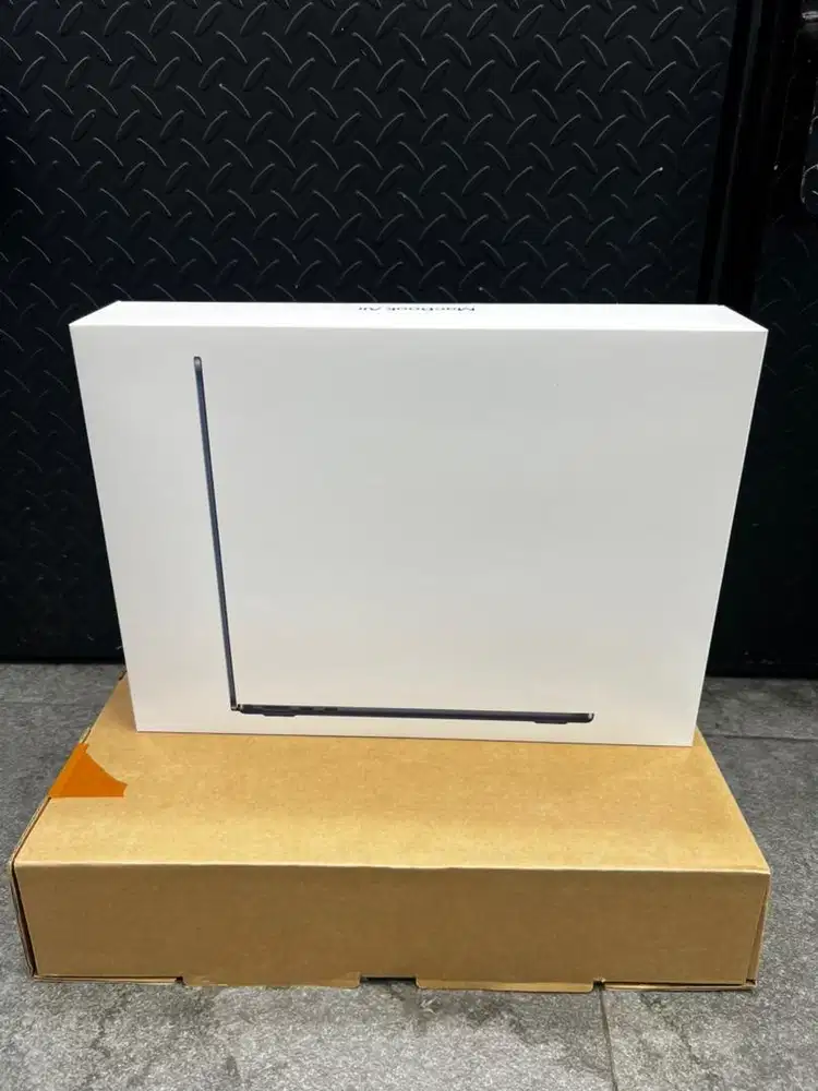 MacBook Air 13-inch 16/256 M2 New BNIB garansi resmi iBox