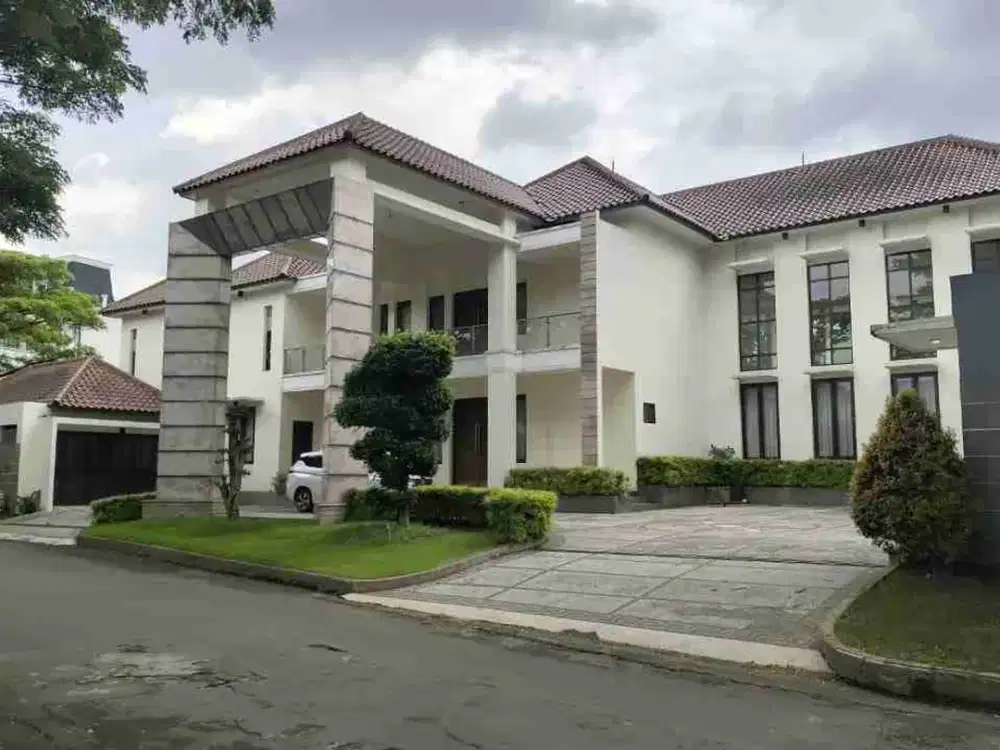 Di Jual Rumah Mewah dengan Private Pool di Boulevard Ijen Nirwana, Malang 

Tiap kamar ada mezzanine + walk in closet
Lantai Marmer

Luas Tanah : 1558 m²

Luas Bangunan : 1023 m²

Kamar Tidur : 5 + 2

Kamar Mandi : 9 +1

Listrik 2300 Watt

Air PDAM 

SHGB