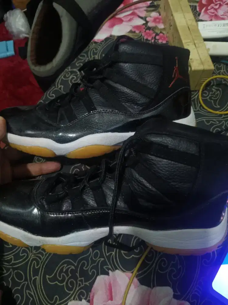 SEPATU JORDAN SIZE 44