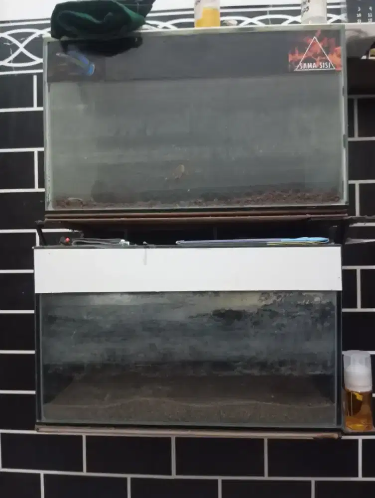 2 Aquarium P:35. L: 20 + besi tiang 2