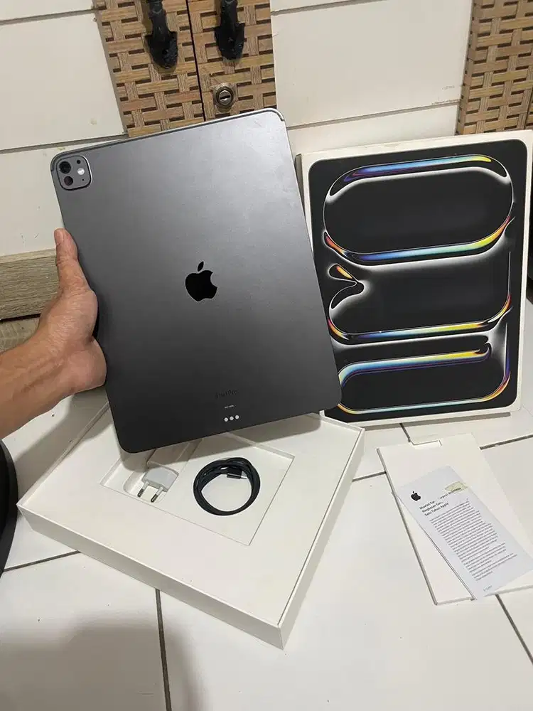 Ipad pro 13-inch 256 M4 ibox garansi april 2026 like new