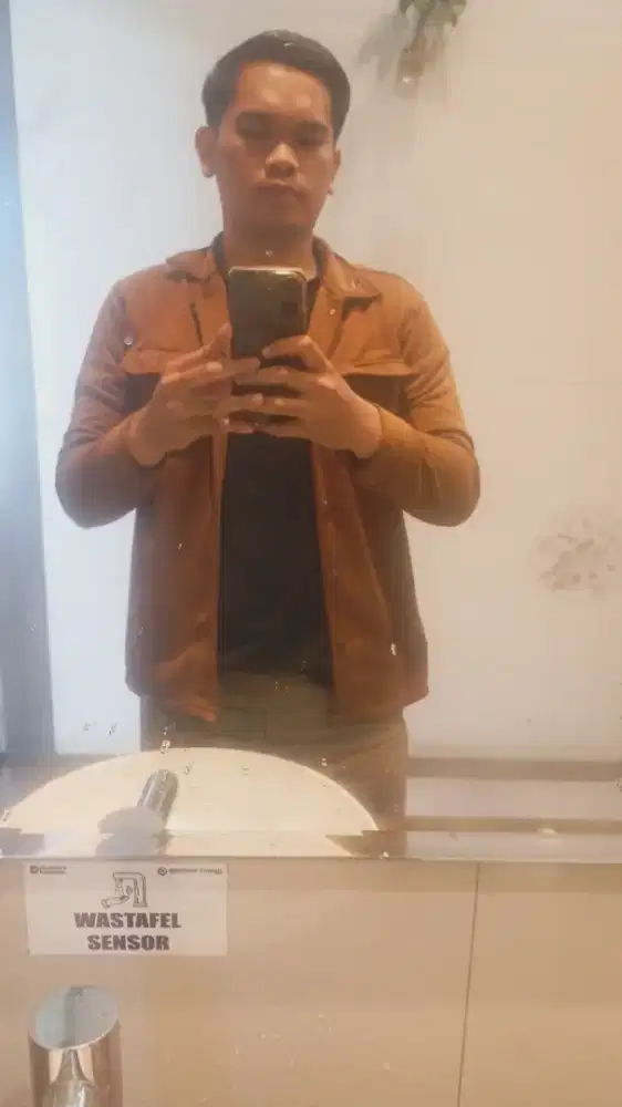 Cari kerjaan apa aja yg penting halal