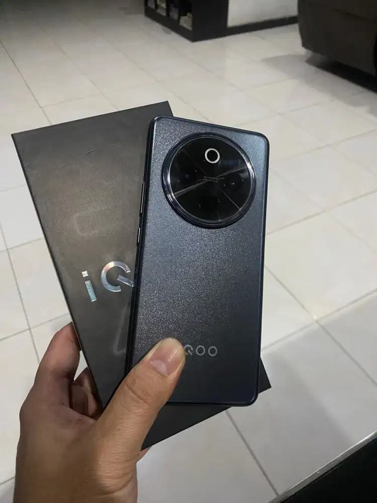 Iqoo Z10 5G 12/256 grs 01/2027 super like new